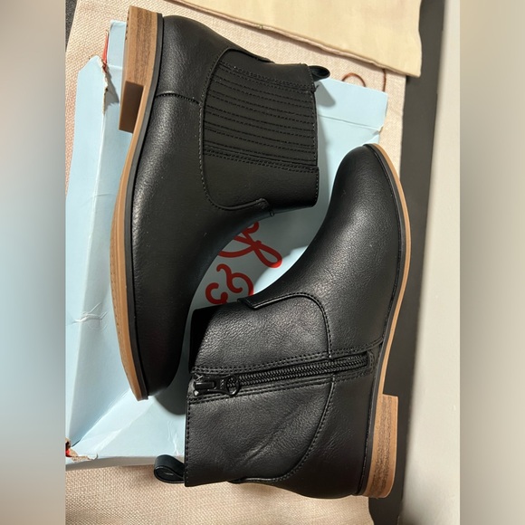 LAST CHANCE! New Woman Boots Cat&Jack - Picture 2 of 7